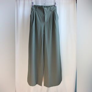 Alo Yoga, High-Waist Dreamscape Trouser, Dark Cactus, Size: XXS. 28 1/2” inseam.